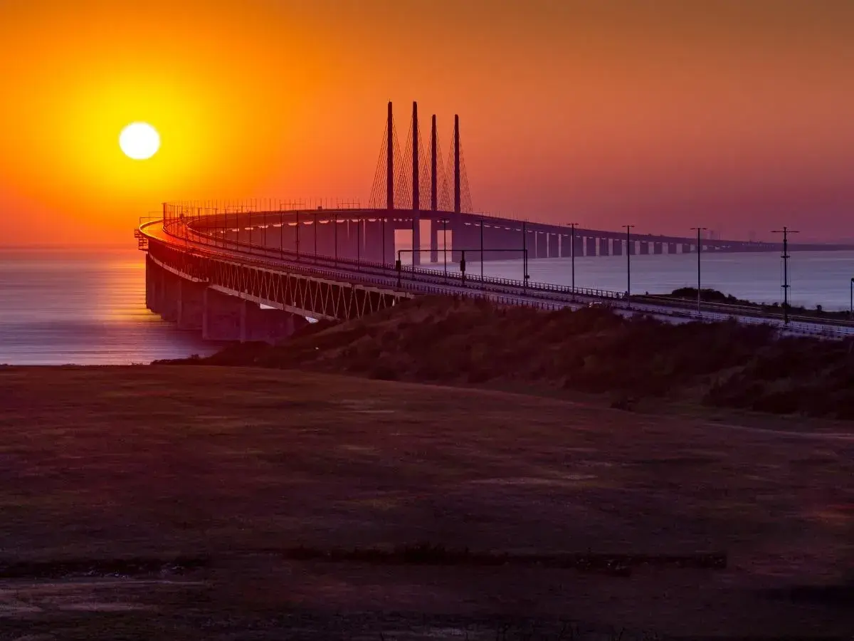 Most Øresund Bridge w zachodzie słońca.